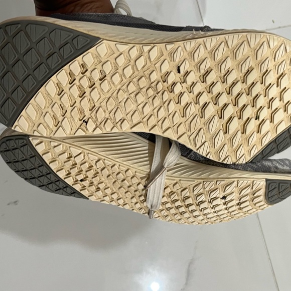 ADIDAS Indoor sports trainers. Soft and breathable material with bounce insoles - Picture 2 of 4